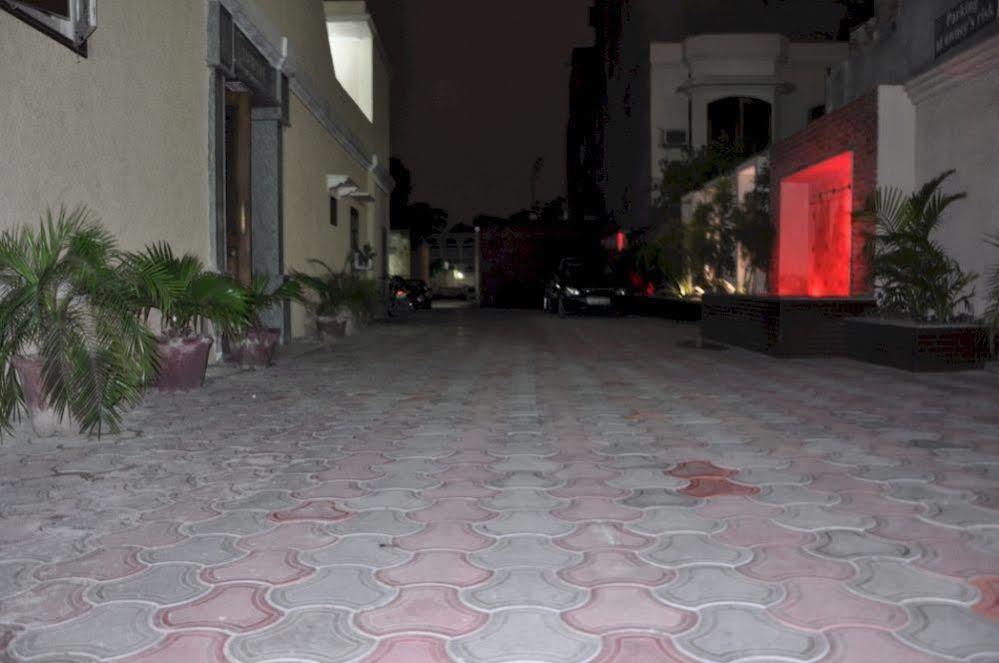 Fabhotel Basera Amritsar Exterior photo